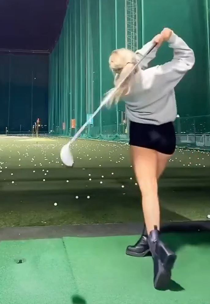 Paige Spiranac Rival Katie Sigmond Shows Off Amp 39 Outrageous Amp 39 Bum As Fans